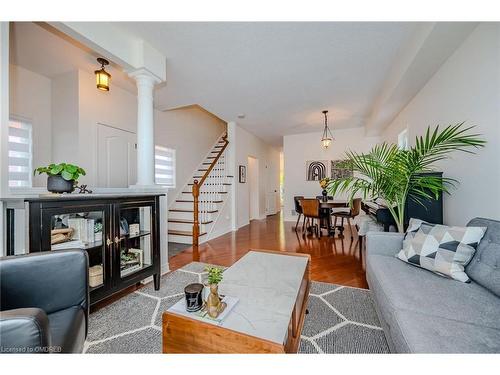 2595 Capilano Crescent, Oakville, ON - Indoor Photo Showing Living Room