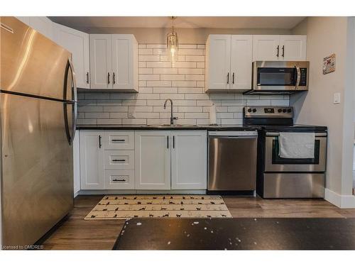 34 Clayburn Avenue, St. Catharines, ON - Indoor Photo Showing Kitchen