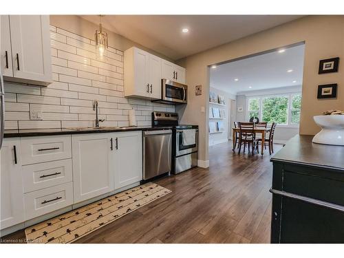 34 Clayburn Avenue, St. Catharines, ON - Indoor Photo Showing Kitchen