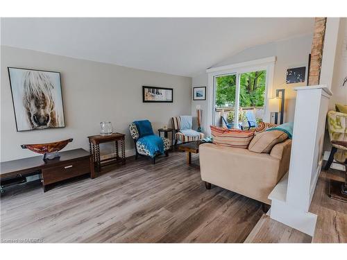 34 Clayburn Avenue, St. Catharines, ON - Indoor Photo Showing Living Room