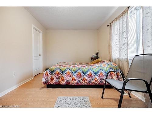 1123 Houston Drive, Milton, ON - Indoor Photo Showing Bedroom