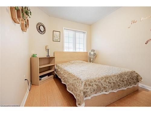 1123 Houston Drive, Milton, ON - Indoor Photo Showing Bedroom