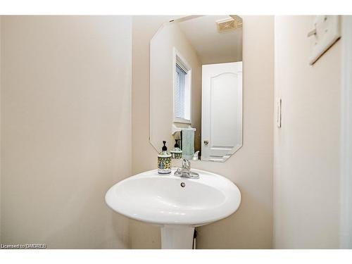 1123 Houston Drive, Milton, ON - Indoor Photo Showing Bathroom