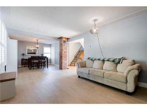 366 George Street, Milton, ON - Indoor Photo Showing Living Room