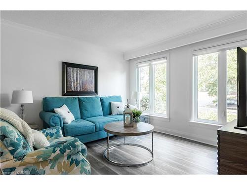 316 Pinegrove Road, Oakville, ON - Indoor Photo Showing Living Room