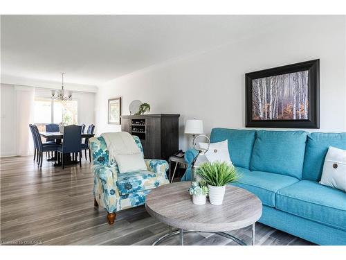 316 Pinegrove Road, Oakville, ON - Indoor Photo Showing Living Room