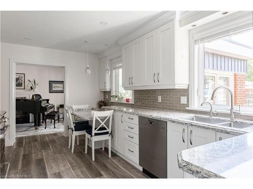 316 Pinegrove Road, Oakville, ON - Indoor Photo Showing Kitchen With Double Sink With Upgraded Kitchen