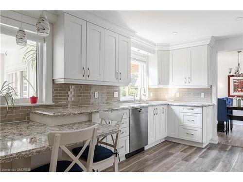 316 Pinegrove Road, Oakville, ON - Indoor Photo Showing Kitchen With Upgraded Kitchen