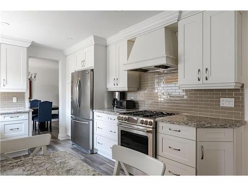 316 Pinegrove Road, Oakville, ON - Indoor Photo Showing Kitchen With Upgraded Kitchen