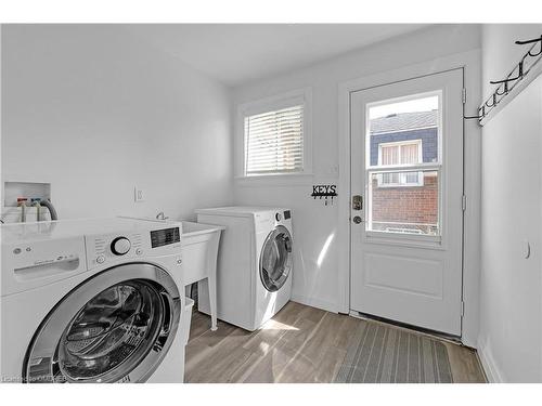 316 Pinegrove Road, Oakville, ON - Indoor Photo Showing Laundry Room