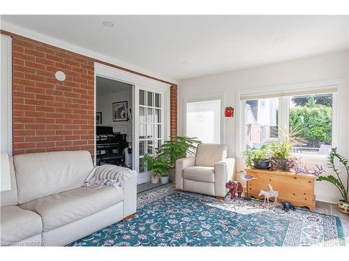 316 Pinegrove Road, Oakville, ON - Indoor Photo Showing Living Room