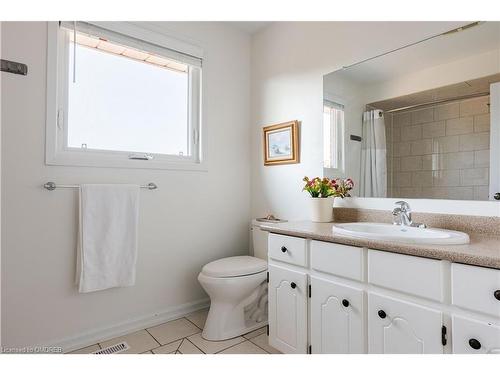 316 Pinegrove Road, Oakville, ON - Indoor Photo Showing Bathroom