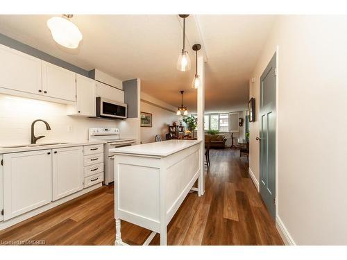 506-81 Millside Drive, Milton, ON - Indoor Photo Showing Kitchen