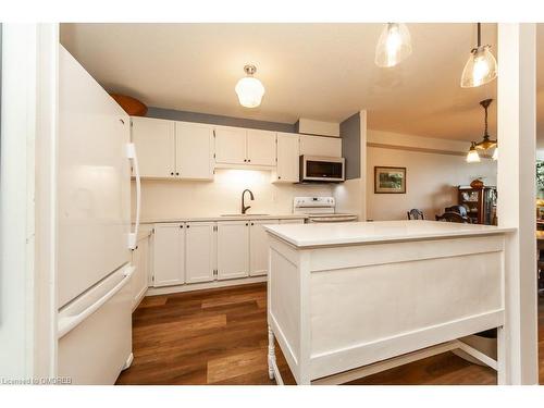 506-81 Millside Drive, Milton, ON - Indoor Photo Showing Kitchen