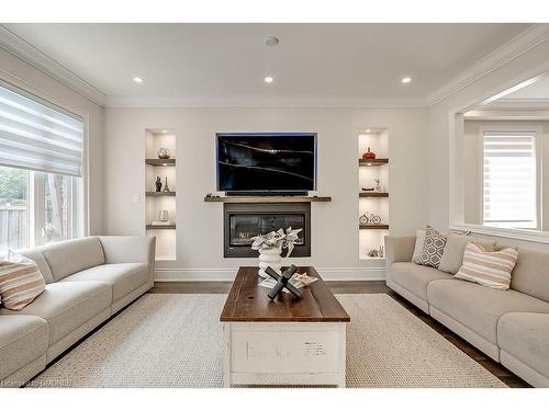 2240 Pine Glen Road, Oakville, ON - Indoor Photo Showing Living Room