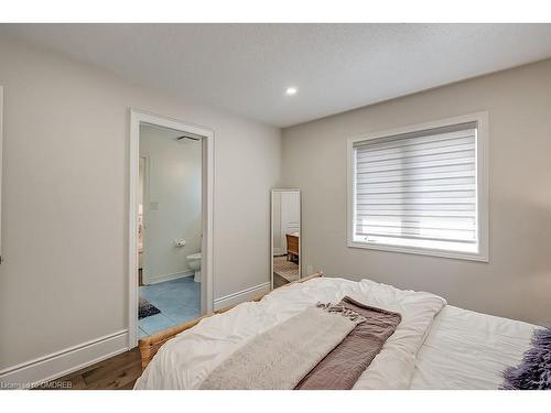 2240 Pine Glen Road, Oakville, ON - Indoor Photo Showing Bedroom