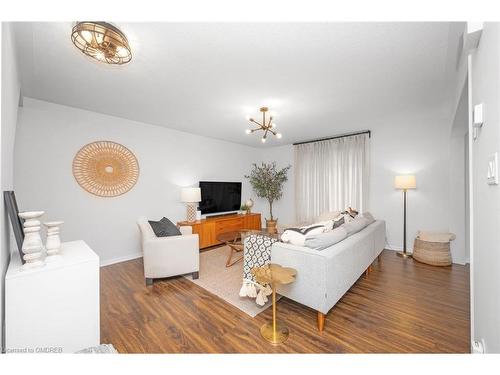 81-6020 Derry Road, Milton, ON - Indoor Photo Showing Living Room