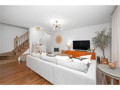 81-6020 Derry Road, Milton, ON - Indoor Photo Showing Living Room