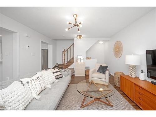 81-6020 Derry Road, Milton, ON - Indoor Photo Showing Living Room