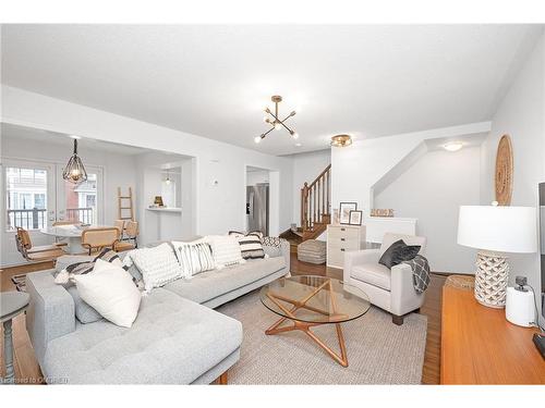 81-6020 Derry Road, Milton, ON - Indoor Photo Showing Living Room