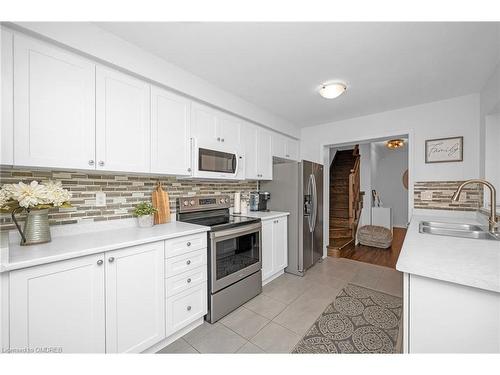 81-6020 Derry Road, Milton, ON - Indoor Photo Showing Kitchen With Double Sink