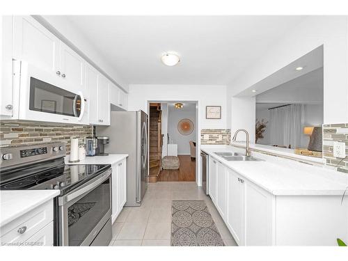 81-6020 Derry Road, Milton, ON - Indoor Photo Showing Kitchen With Double Sink