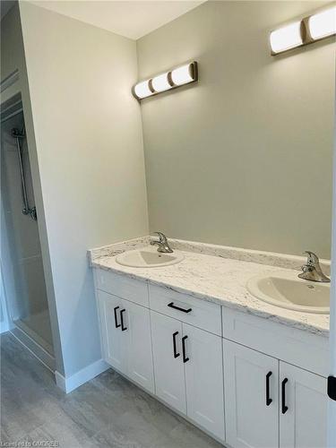 198 Hooper Street, St. Marys, ON - Indoor Photo Showing Bathroom