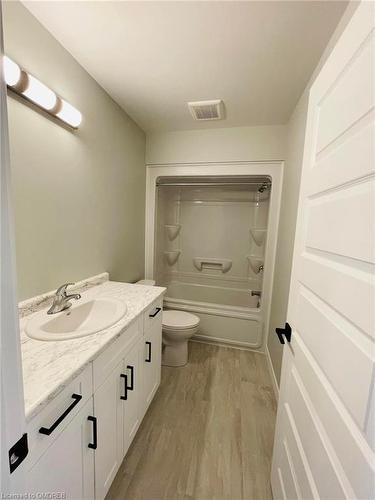 198 Hooper Street, St. Marys, ON - Indoor Photo Showing Bathroom