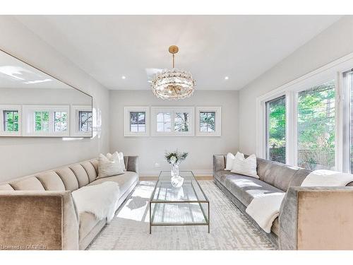 1312 Duncan Road, Oakville, ON - Indoor Photo Showing Living Room