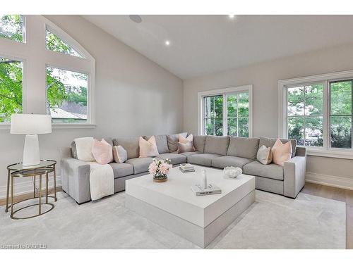 1312 Duncan Road, Oakville, ON - Indoor Photo Showing Living Room