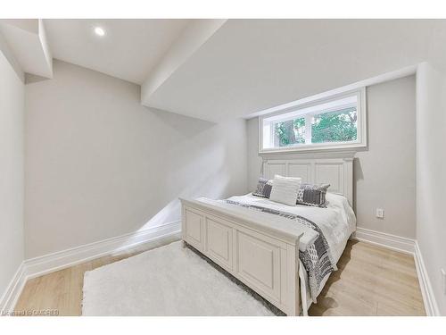 1312 Duncan Road, Oakville, ON - Indoor Photo Showing Bedroom