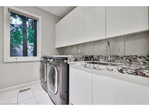 150 Indian Valley Trail, Mississauga, ON - Indoor Photo Showing Laundry Room