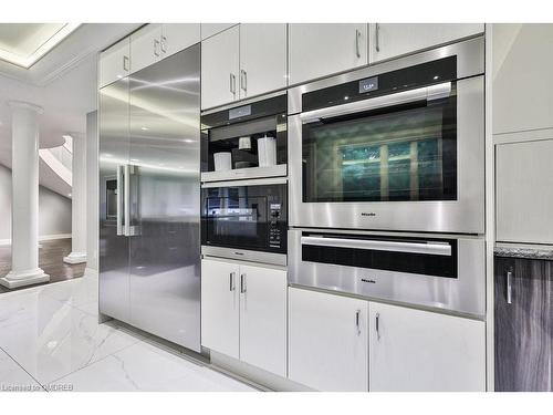 150 Indian Valley Trail, Mississauga, ON - Indoor Photo Showing Kitchen