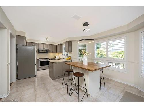 110 Pentland Road, Waterdown, ON - Indoor Photo Showing Kitchen