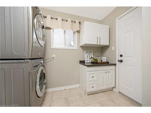 110 Pentland Road, Waterdown, ON - Indoor Photo Showing Laundry Room