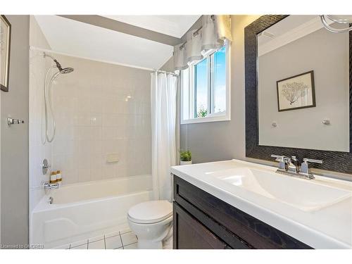 110 Pentland Road, Waterdown, ON - Indoor Photo Showing Bathroom