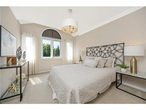 110 Pentland Road, Waterdown, ON - Indoor Photo Showing Bedroom