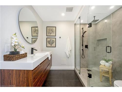 110 Pentland Road, Waterdown, ON - Indoor Photo Showing Bathroom