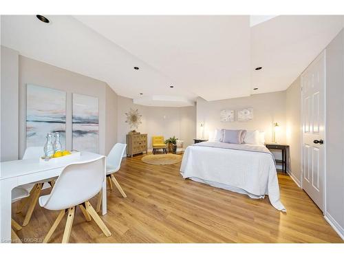 110 Pentland Road, Waterdown, ON - Indoor Photo Showing Bedroom