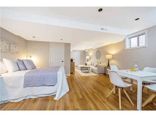 110 Pentland Road, Waterdown, ON - Indoor Photo Showing Bedroom