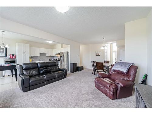 100 Festival Way, Binbrook, ON - Indoor Photo Showing Living Room