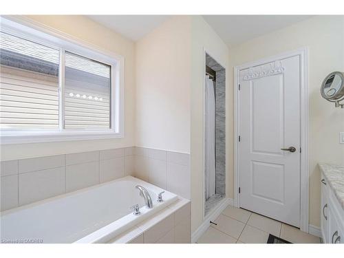 100 Festival Way, Binbrook, ON - Indoor Photo Showing Bathroom