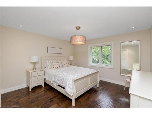 2057 Snow Crescent, Mississauga, ON - Indoor Photo Showing Bedroom