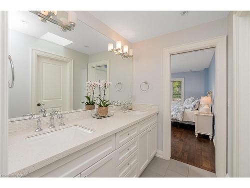 2057 Snow Crescent, Mississauga, ON - Indoor Photo Showing Bathroom