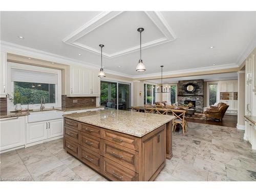 2057 Snow Crescent, Mississauga, ON - Indoor Photo Showing Kitchen