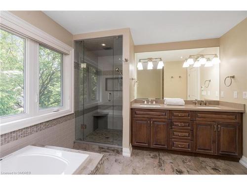 2057 Snow Crescent, Mississauga, ON - Indoor Photo Showing Bathroom