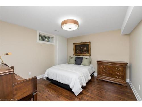 2057 Snow Crescent, Mississauga, ON - Indoor Photo Showing Bedroom