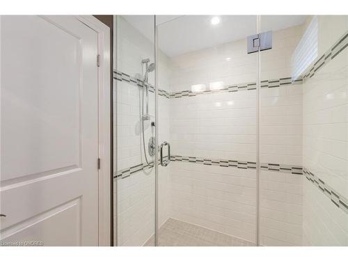 2057 Snow Crescent, Mississauga, ON - Indoor Photo Showing Bathroom