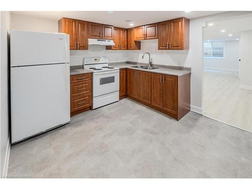 3336 Kodiak Street, Ottawa, ON - Indoor Photo Showing Kitchen With Double Sink