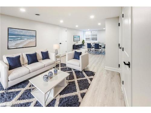 3336 Kodiak Street, Ottawa, ON - Indoor Photo Showing Living Room